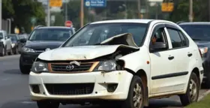 carros batem de frente em Campo Limpo Paulista