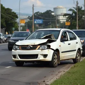 carros batem de frente em Campo Limpo Paulista